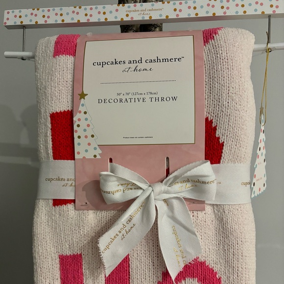 cupcakes & cashmere Other - NWT💥Cupcakes and cashmere throw